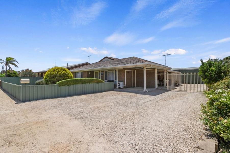 Ardrossan Hotel Motel Exterior photo
